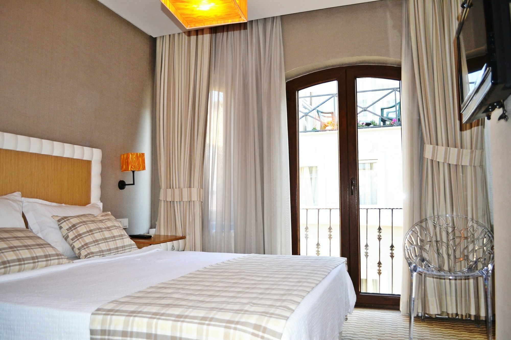 Montena Suite (Adults Only) Истанбул Екстериор снимка
